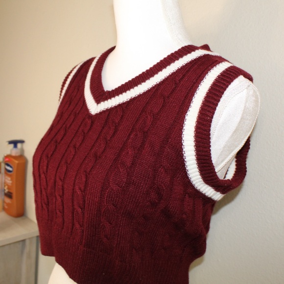 Romwe Women’s Burgundy Cable Knit Sleeveless Cropped Sweater Vest - Size Medium - Picture 6 of 9